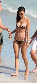 Alessandra Ambrosio feet photo thumbnail