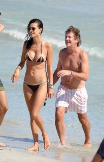 Alessandra Ambrosio feet photo thumbnail