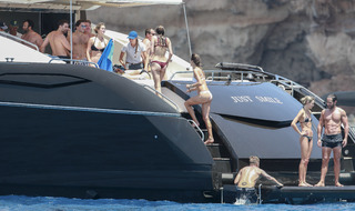 Alessandra Ambrosio feet photo thumbnail