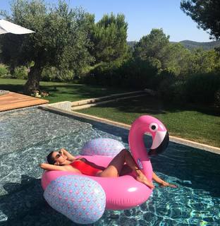 Alessandra Ambrosio feet photo thumbnail