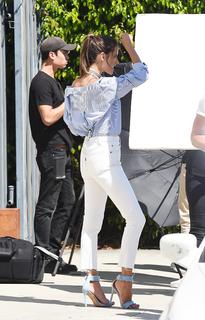 Alessandra Ambrosio feet photo thumbnail