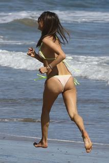 Alessandra Ambrosio feet photo thumbnail