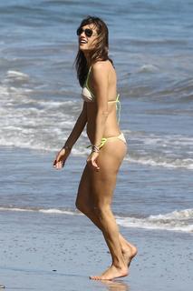 Alessandra Ambrosio feet photo thumbnail
