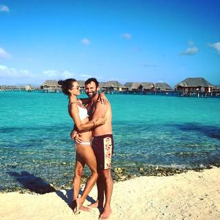 Alessandra Ambrosio feet photo thumbnail