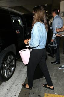 Alessandra Ambrosio feet photo thumbnail