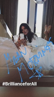 Alessandra Ambrosio feet photo thumbnail