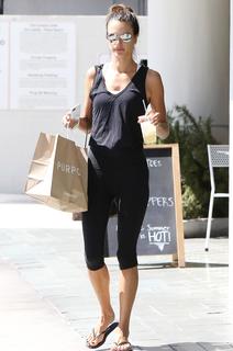 Alessandra Ambrosio feet photo thumbnail