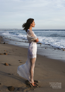 Alessandra Ambrosio feet photo thumbnail