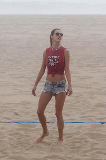 Alessandra Ambrosio feet photo thumbnail