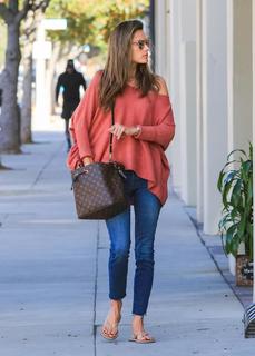 Alessandra Ambrosio feet photo thumbnail