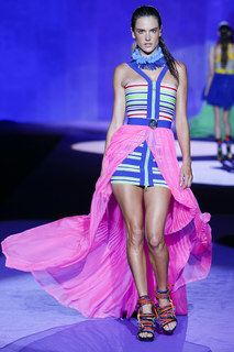 Alessandra Ambrosio feet photo thumbnail