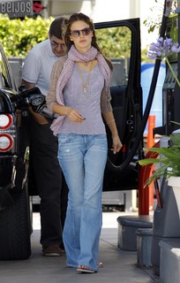 Alessandra Ambrosio feet photo thumbnail