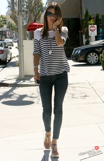 Alessandra Ambrosio feet photo thumbnail