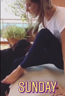 Alessandra Ambrosio feet photo thumbnail