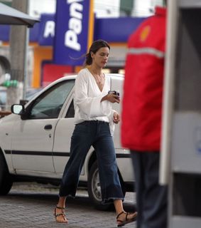 Alessandra Ambrosio feet photo thumbnail