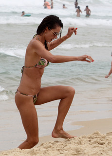 Alessandra Ambrosio feet photo thumbnail