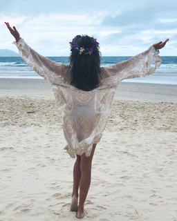 Alessandra Ambrosio feet photo thumbnail