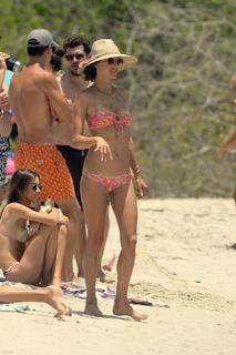 Alessandra Ambrosio feet photo thumbnail