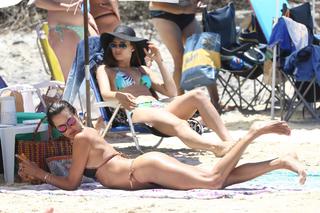 Alessandra Ambrosio feet photo thumbnail