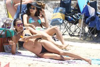 Alessandra Ambrosio feet photo thumbnail