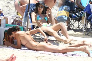 Alessandra Ambrosio feet photo thumbnail