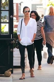 Alessandra Ambrosio feet photo thumbnail