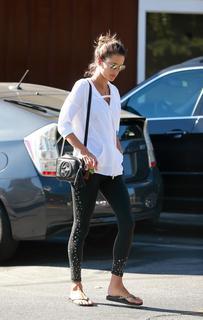 Alessandra Ambrosio feet photo thumbnail