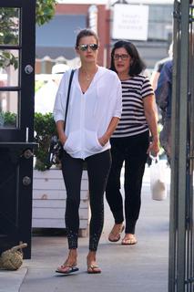 Alessandra Ambrosio feet photo thumbnail