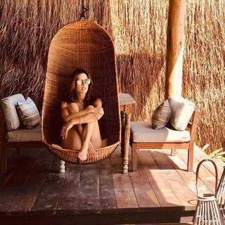 Alessandra Ambrosio feet photo thumbnail