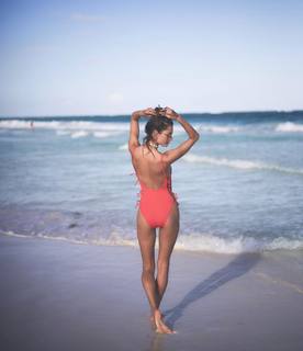 Alessandra Ambrosio feet photo thumbnail