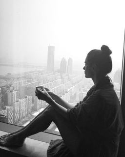 Alessandra Ambrosio feet photo thumbnail