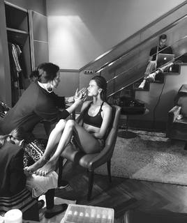 Alessandra Ambrosio feet photo thumbnail