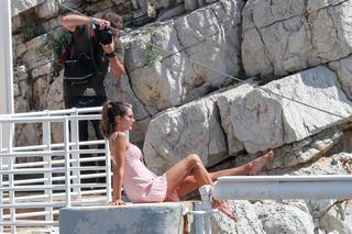 Alessandra Ambrosio feet photo thumbnail