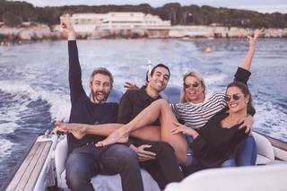 Alessandra Ambrosio feet photo thumbnail