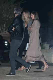 Alessandra Ambrosio feet photo thumbnail