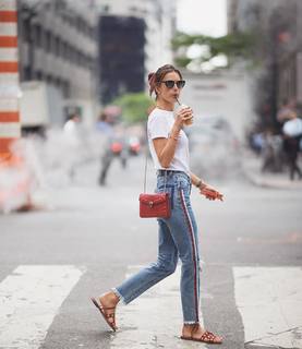 Alessandra Ambrosio feet photo thumbnail