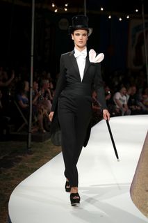 Alessandra Ambrosio feet photo thumbnail