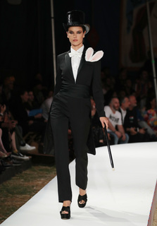 Alessandra Ambrosio feet photo thumbnail