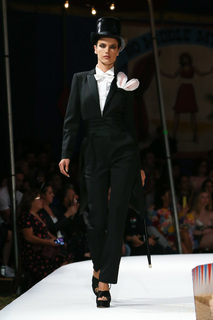 Alessandra Ambrosio feet photo thumbnail