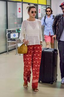 Alessandra Ambrosio feet photo thumbnail