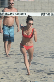 Alessandra Ambrosio feet photo thumbnail