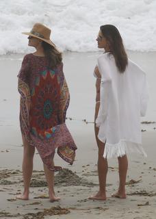 Alessandra Ambrosio feet photo thumbnail