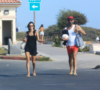 Alessandra Ambrosio feet photo thumbnail