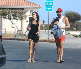 Alessandra Ambrosio feet photo thumbnail