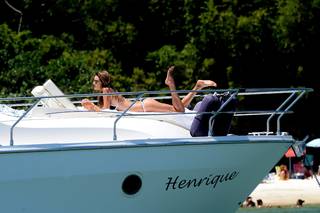 Alessandra Ambrosio feet photo thumbnail