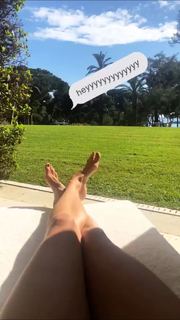 Alessandra Ambrosio feet photo thumbnail