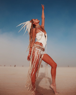 Alessandra Ambrosio feet photo thumbnail