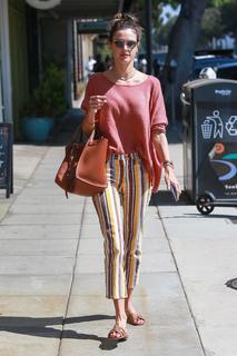 Alessandra Ambrosio feet photo thumbnail