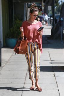 Alessandra Ambrosio feet photo thumbnail