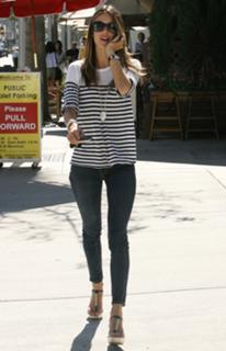 Alessandra Ambrosio feet photo thumbnail